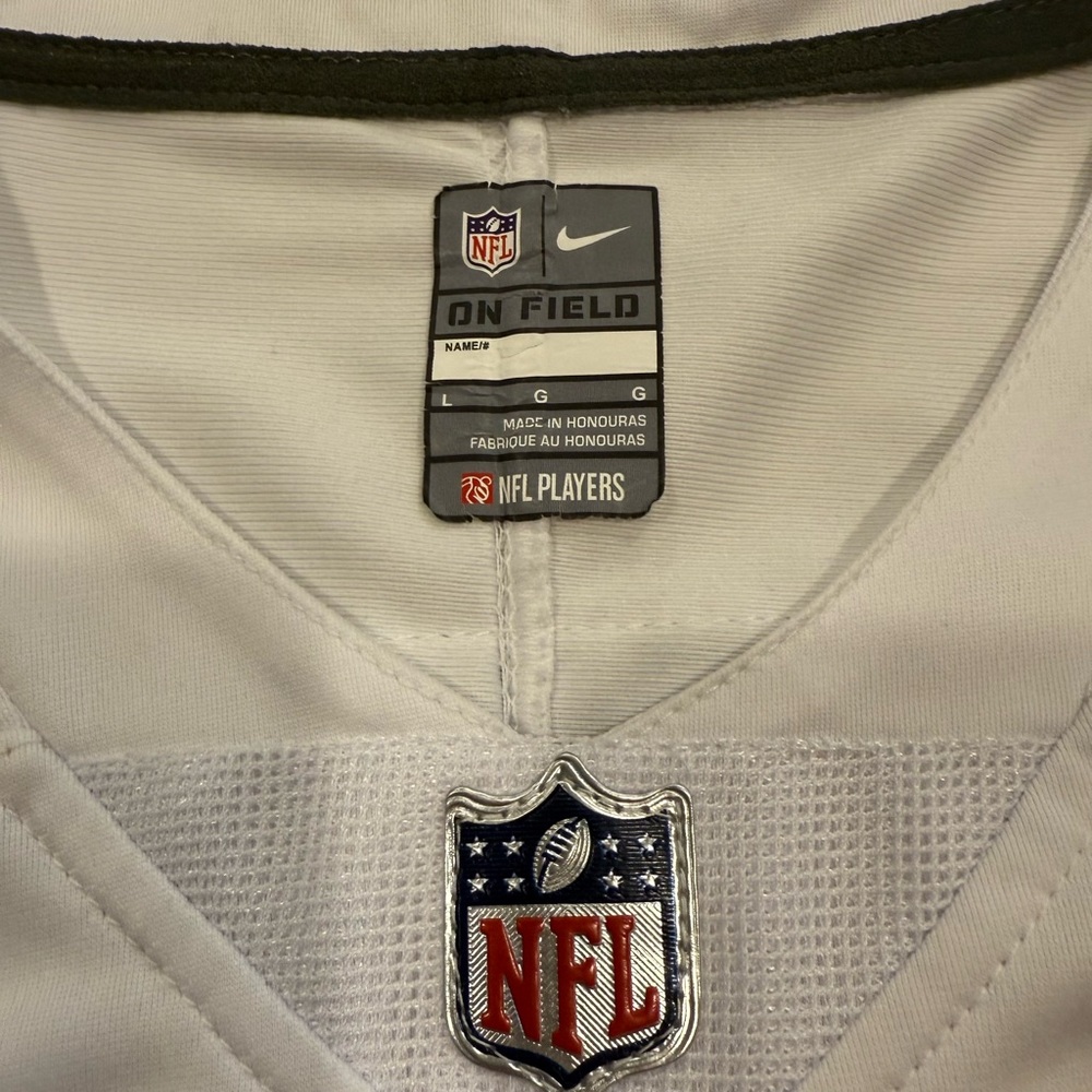 Cleveland Browns White Football Jersey - Picture 4 of 4